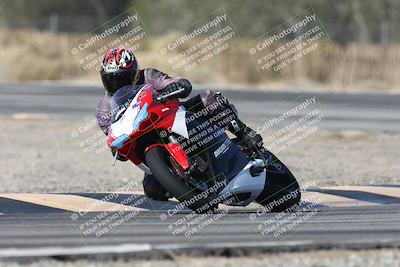 media/Dec-01-2025-Moto Forza (Mon) [[2daa91e15f]]/1-Advanced Group/Session 3 (Turn 3)/